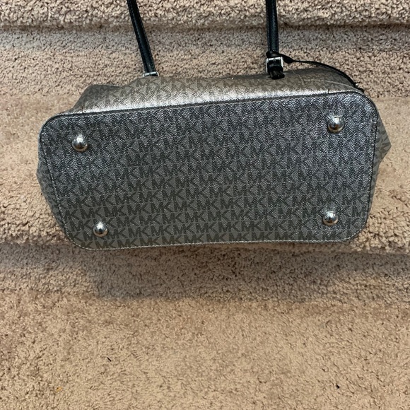 MICHAEL KORS PURSE - Picture 5 of 5